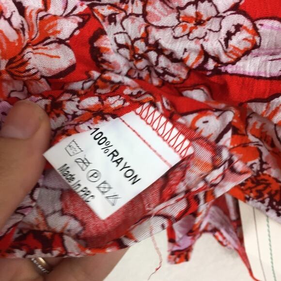 NWT LF | Native Rose Bonnie red floral crop top - Picture 6 of 6